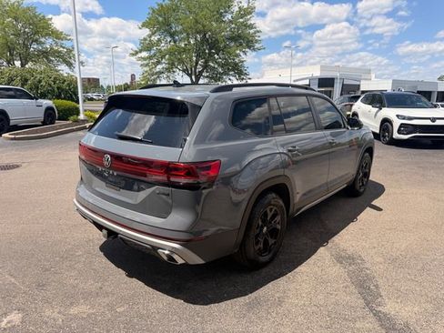 Certified 2025 Volkswagen Atlas Peak Edition SE AWD/4WD image 12