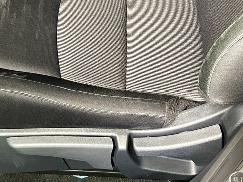 Used 2025 Nissan Sentra SV FWD image 9