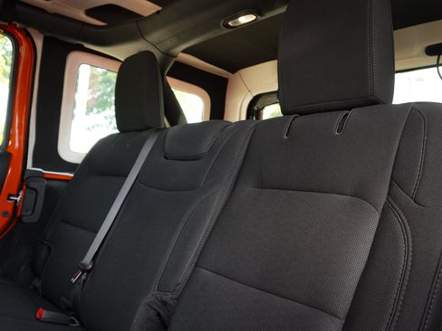 Used 2019 Jeep Wrangler Unlimited Sport S AWD/4WD image 27