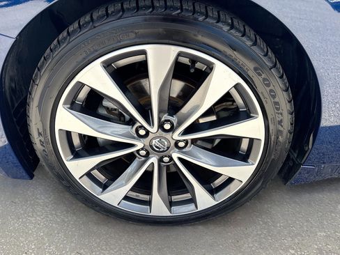 Used 2019 Nissan Maxima Platinum w/ Illumination Package FWD image 3