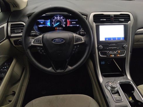 Used 2020 Ford Fusion SE image 22