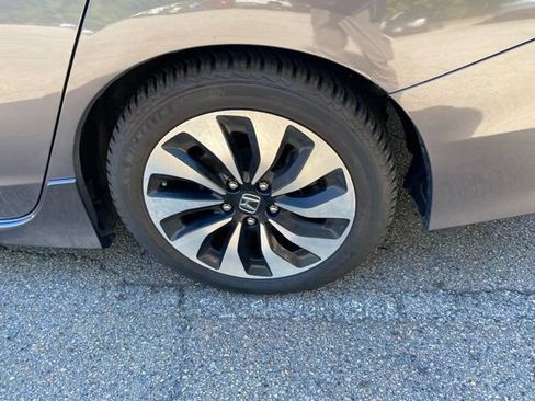 Used 2017 Honda Accord Touring image 7