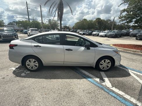 Used 2020 Nissan Versa S FWD image 7