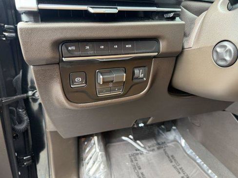 Used 2026 Cadillac Escalade Luxury w/ LPO, Radiant Package AWD/4WD image 28