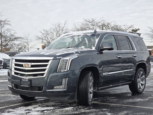 Used 2019 Cadillac Escalade Premium Luxury image 17