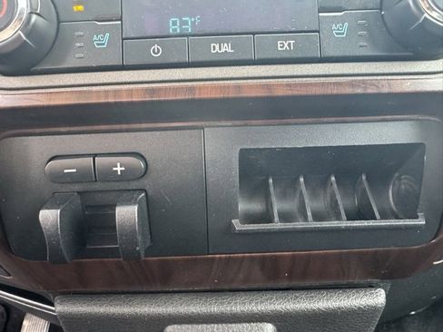 Used 2011 Ford F250 Lariat w/ Lariat Interior Pkg image 19