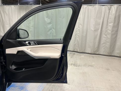 Certified 2023 BMW X7 xDrive40i w/ Climate Comfort Package image 23