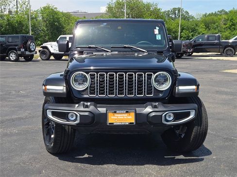 Certified 2025 Jeep Wrangler Unlimited Sahara AWD/4WD image 4