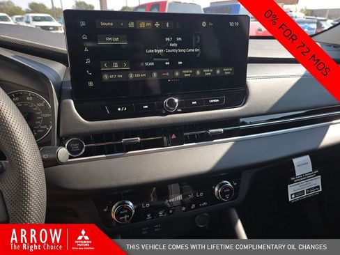 New 2025 Mitsubishi Outlander SE image 25