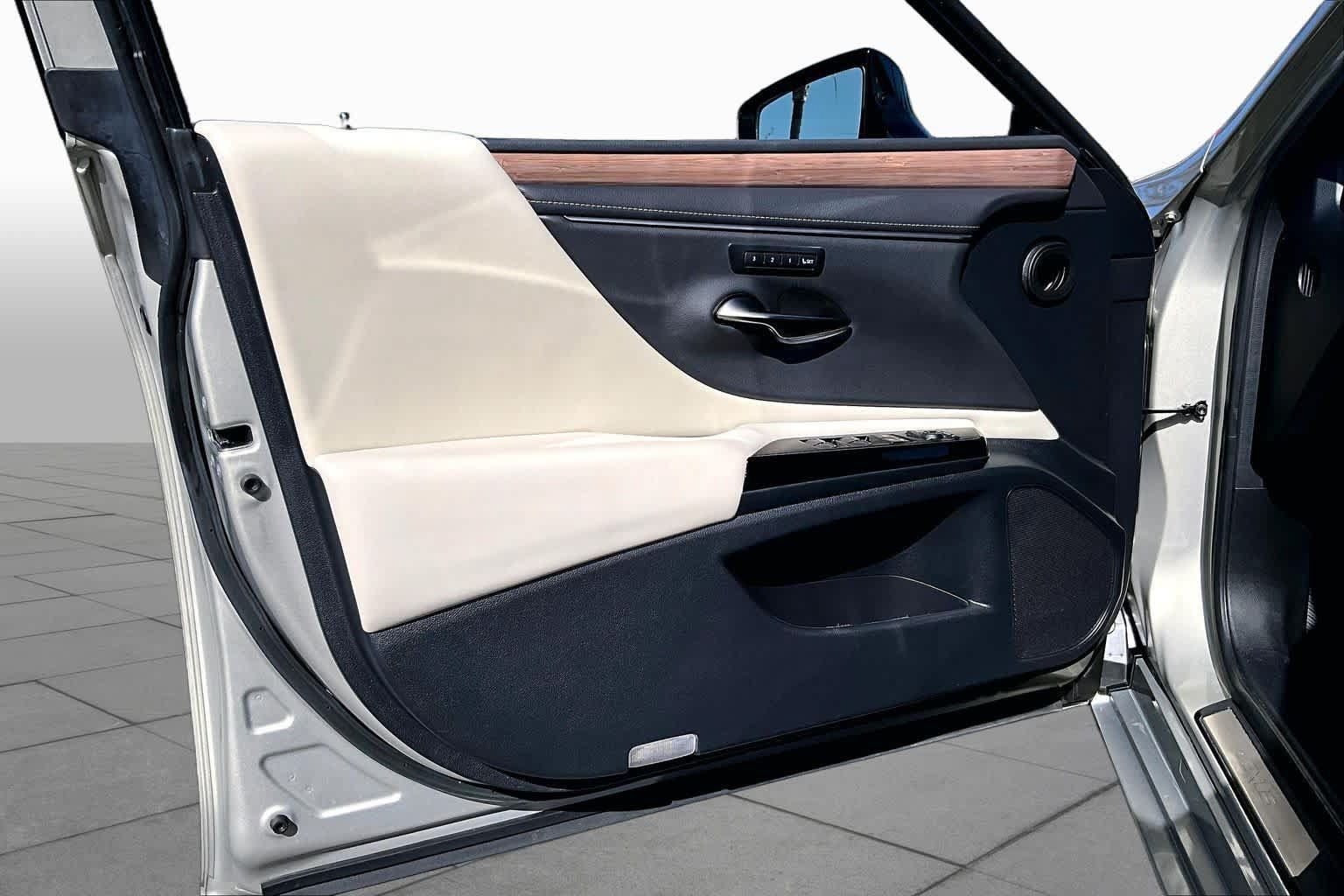 Certified 2023 Lexus ES 300h w/ Premium Package FWD image 20