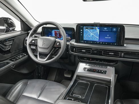 Used 2025 Lincoln Aviator AWD image 30