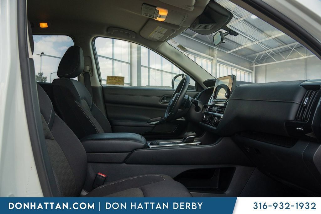 Used 2024 Nissan Pathfinder SV AWD/4WD image 25