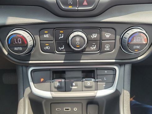 Used 2022 GMC Terrain SLE w/ Driver Convenience Package FWD image 22