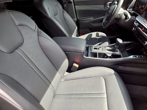 New 2025 Kia Sorento S AWD/4WD image 11
