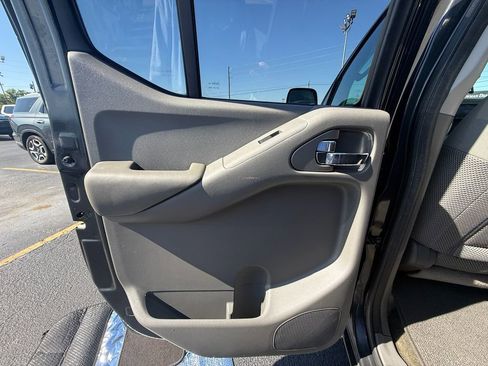 Used 2011 Nissan Frontier SV w/ SV Premium Utility Pkg RWD image 17