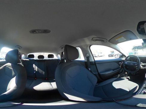 Used 2025 Kia K4 LXS image 38