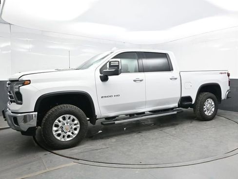 Used 2024 Chevrolet Silverado 2500 LTZ AWD/4WD image 3