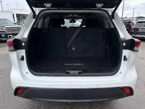 Used 2020 Toyota Highlander Limited FWD image 26
