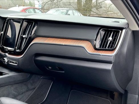 Used 2018 Volvo XC60 T6 Inscription w/ Convenience Package image 19