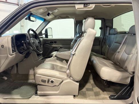 Used 2006 Chevrolet Silverado 2500 LT w/ Onstar Plus Package AWD/4WD image 16