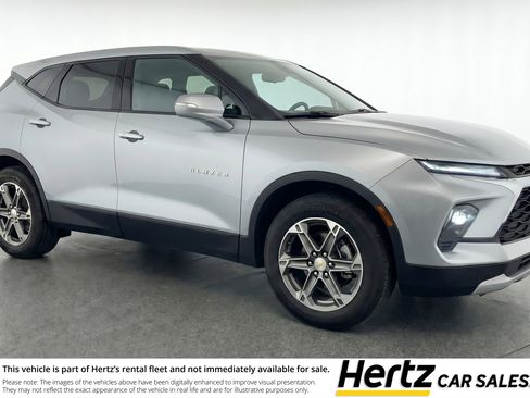 Used 2025 Chevrolet Blazer LT image 1