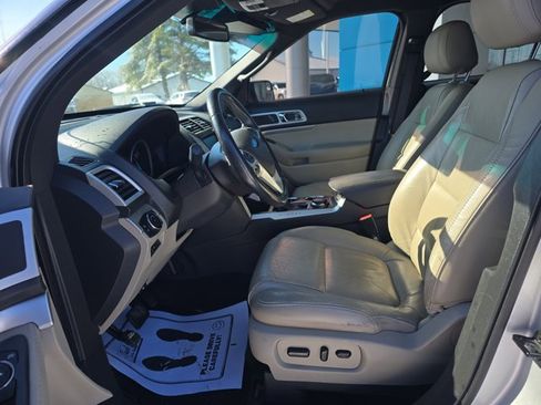 Used 2014 Ford Explorer XLT w/ Equipment Group 202A image 25
