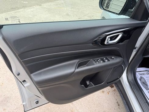 New 2026 Jeep Compass Latitude image 12