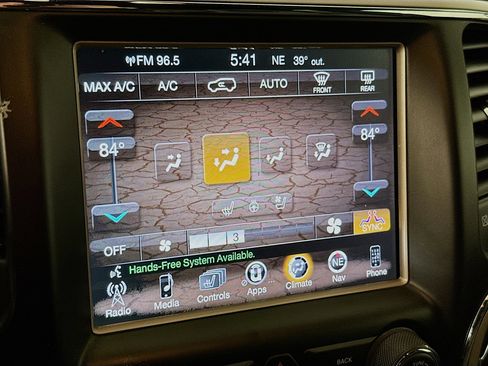 Used 2015 Jeep Grand Cherokee Limited w/ Luxury Group II image 24