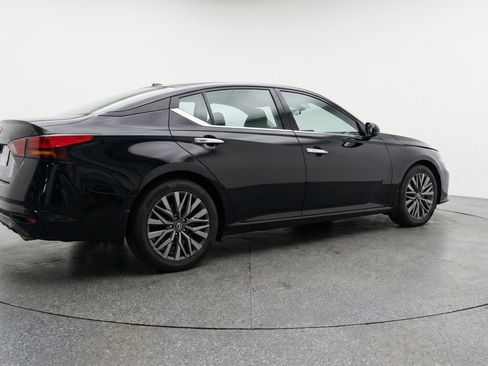 Used 2025 Nissan Altima 2.5 SV FWD image 9