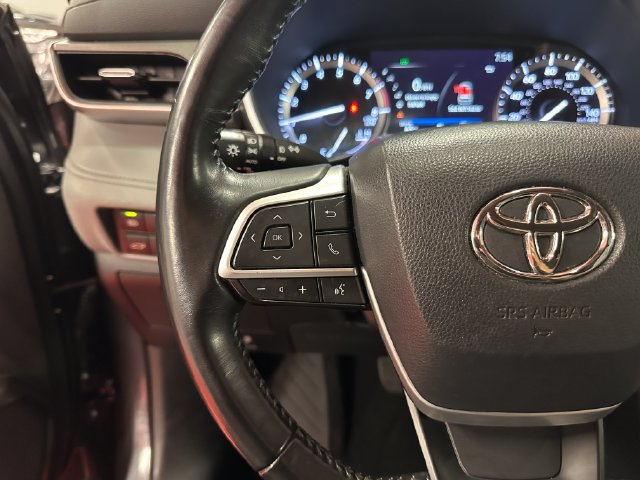 Used 2022 Toyota Highlander XLE AWD/4WD image 20