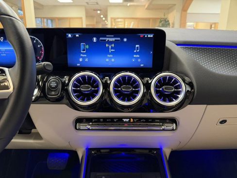 Used 2025 Mercedes-Benz GLA 250 image 13