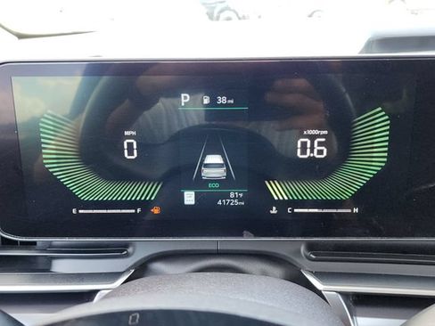 Certified 2025 Kia Carnival FWD image 34