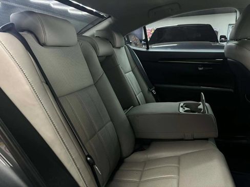 Used 2018 Lexus ES 350 w/ Luxury Package w/Wood Trim image 13