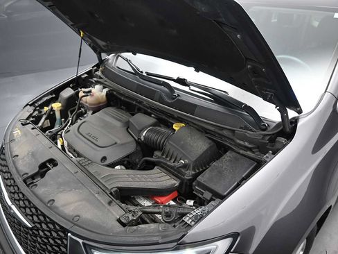 Used 2023 Chrysler Pacifica Touring-L FWD image 40