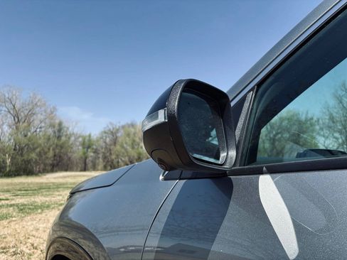 Used 2025 Chevrolet Traverse High Country FWD image 10