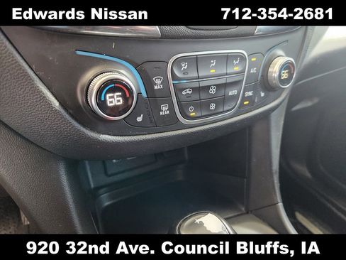 Used 2019 Chevrolet Equinox LT w/ Driver Convenience Package image 32