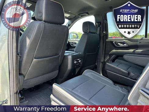 Used 2023 GMC Yukon SLT w/ SLT Luxury Package RWD image 19