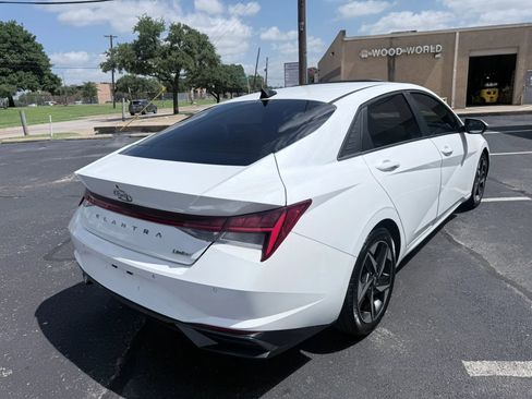 Used 2021 Hyundai Elantra Limited w/ Cargo Package FWD image 5
