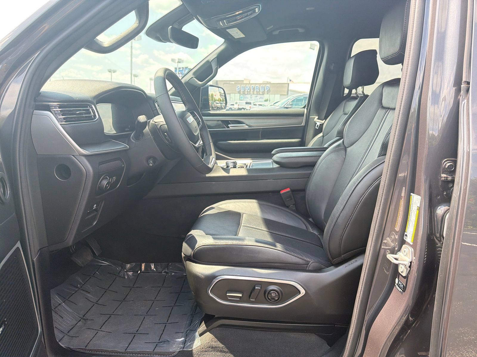 Used 2025 Jeep Wagoneer Series II RWD image 11
