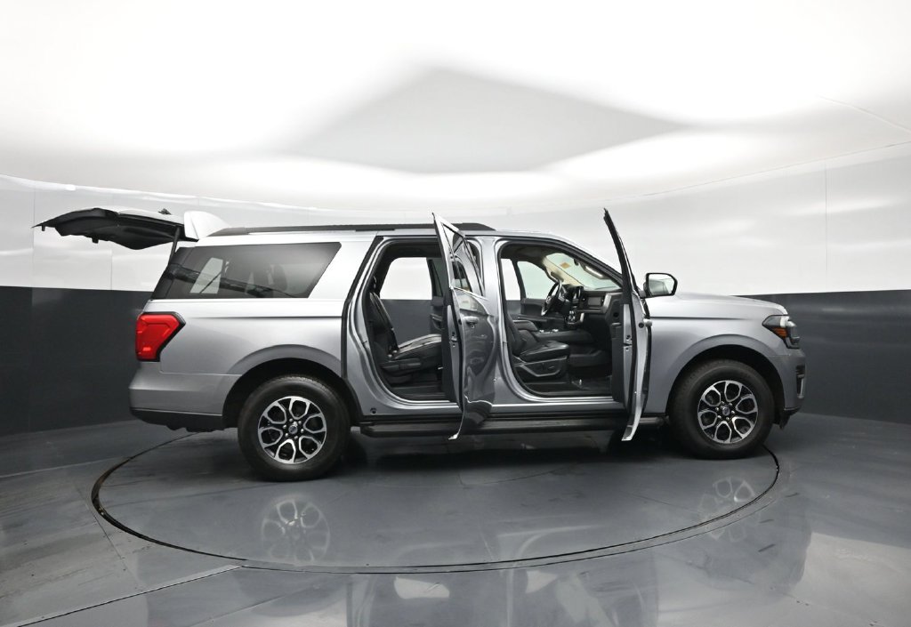 Used 2024 Ford Expedition Max XLT AWD/4WD image 4