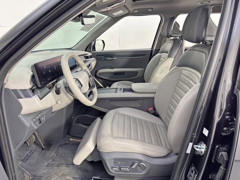Used 2024 Kia EV9 Land image 17