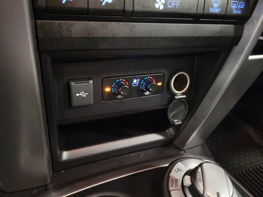 Used 2022 Toyota 4Runner Limited AWD/4WD image 19