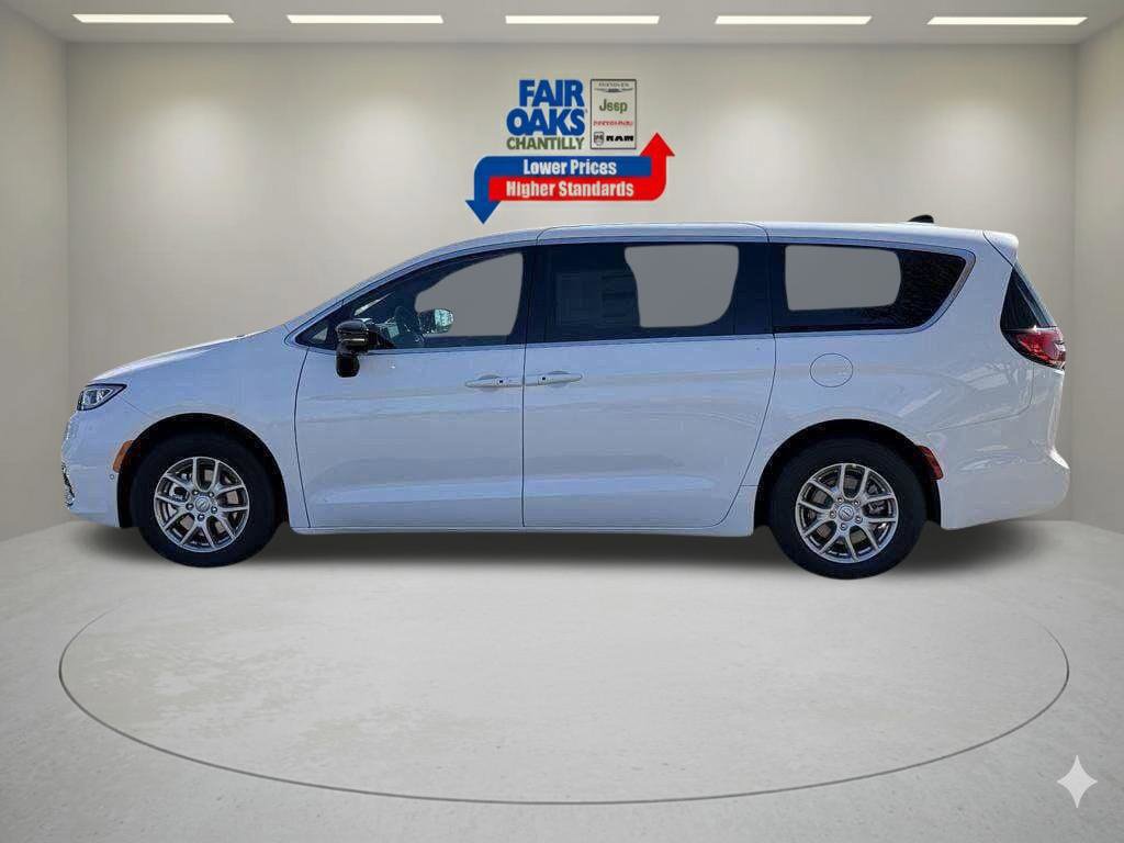 New 2026 Chrysler Pacifica Select FWD image 9