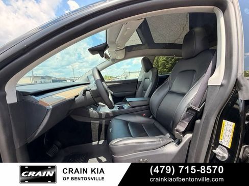 Used 2024 Tesla Model Y Long Range AWD/4WD image 3