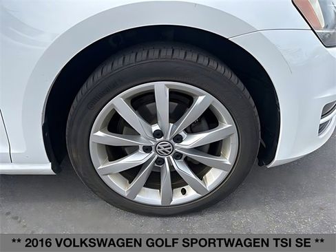 Used 2016 Volkswagen Golf SE w/ Lighting Package image 11