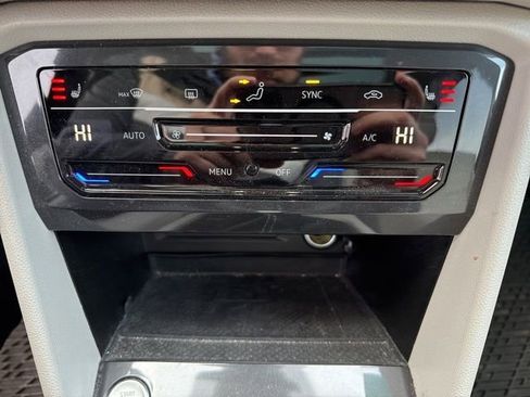 Used 2023 Volkswagen Tiguan SE w/ Panoramic Sunroof Package image 18