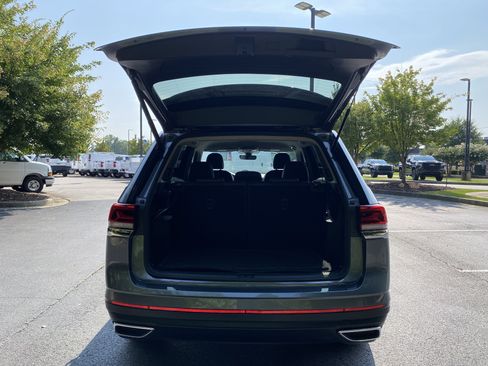Used 2025 Volkswagen Atlas SE FWD image 11