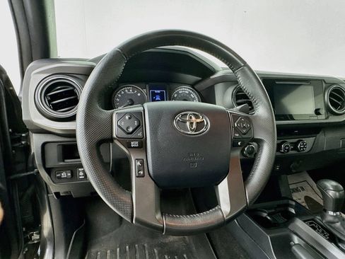 Used 2017 Toyota Tacoma TRD Sport w/ Tow Package (A/T) AWD/4WD image 12