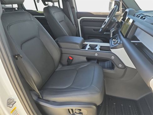 New 2025 Land Rover Defender 110 X-Dynamic SE image 10
