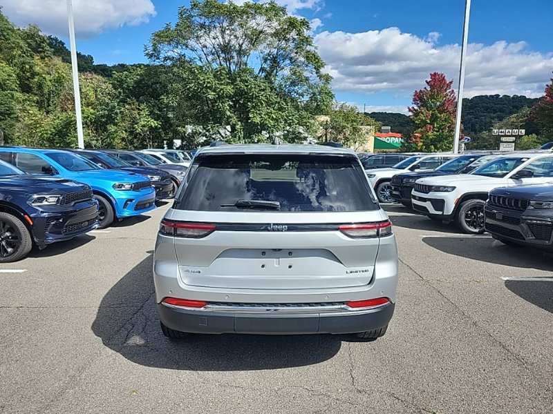 Used 2022 Jeep Grand Cherokee Limited AWD/4WD image 7